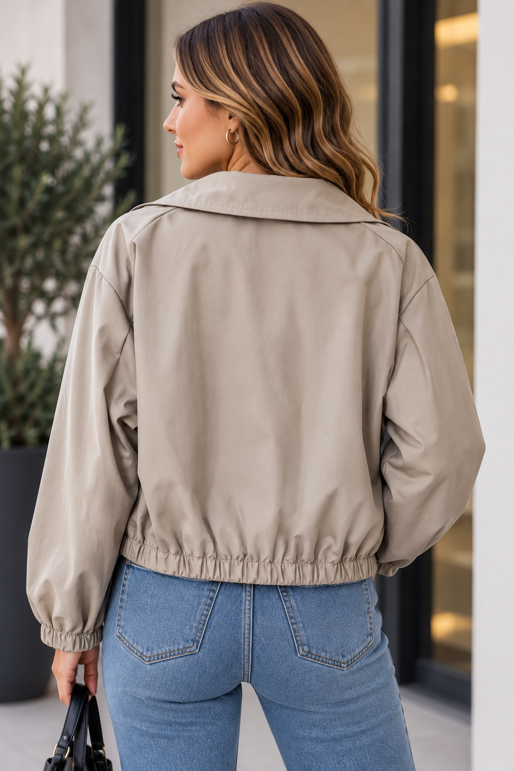 Geacă scurtă damă tip trench – bej