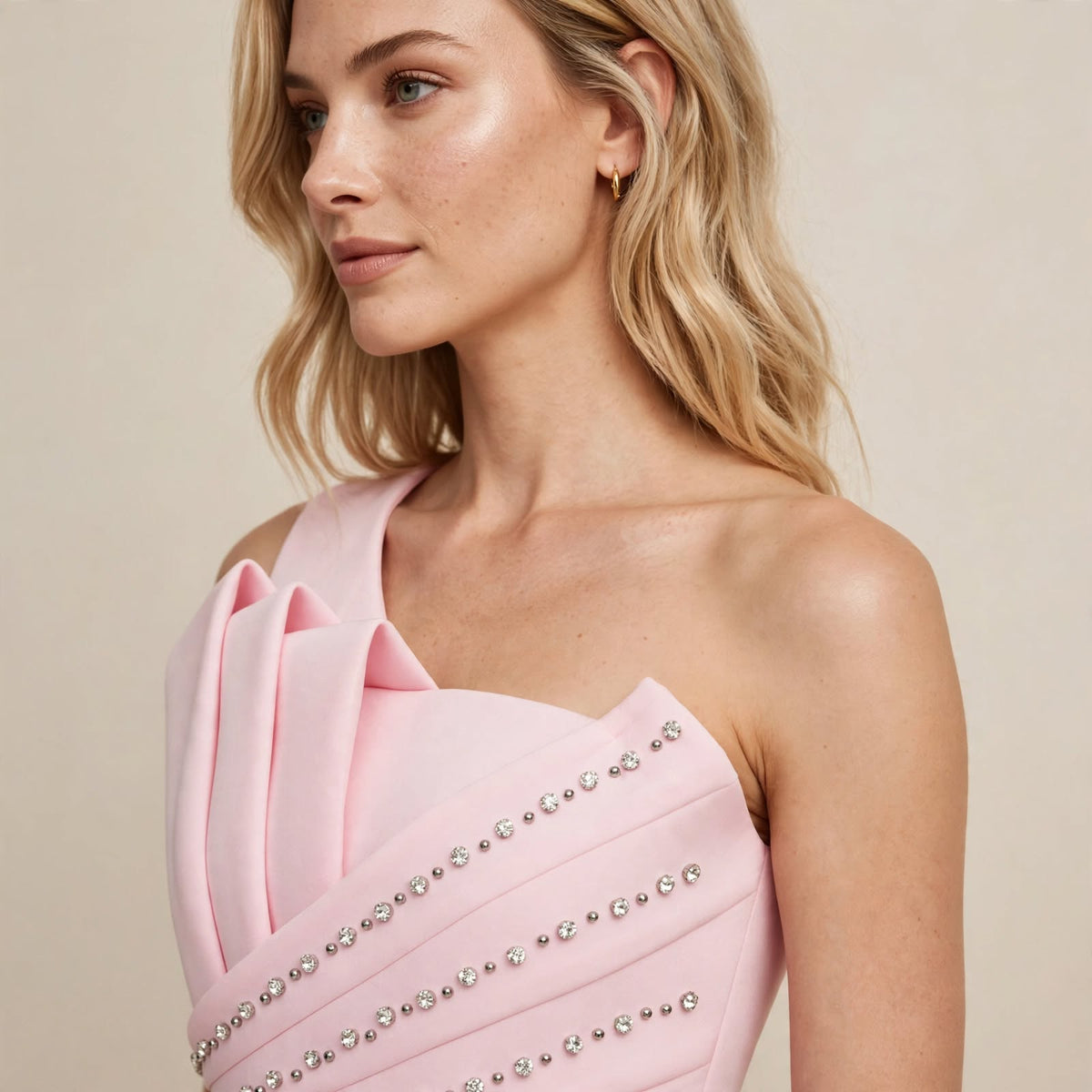 Rochie midi roz cu aplicații strălucitoare